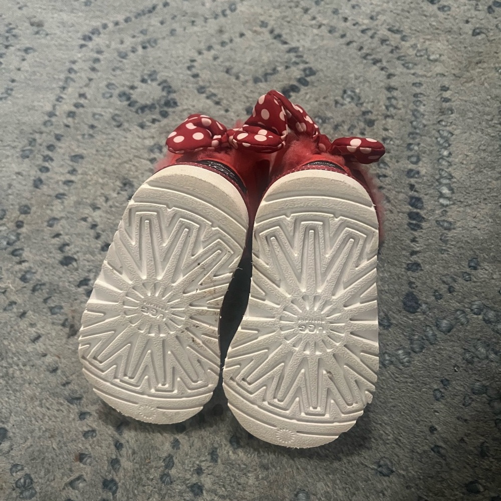 UGG Boots. DISNEY. Minnie Mouse 6T - Picture 4 of 5